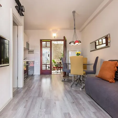 Mike Apartment