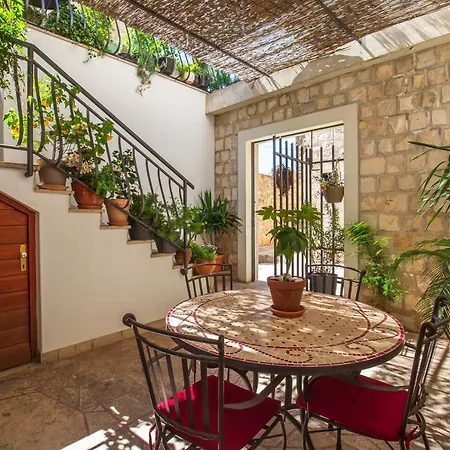 Mike Appartement Makarska