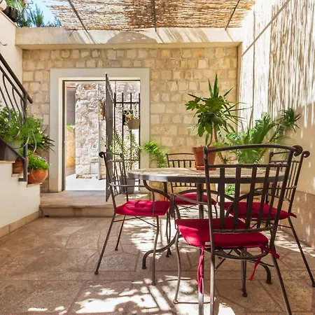 Mike Appartement Makarska