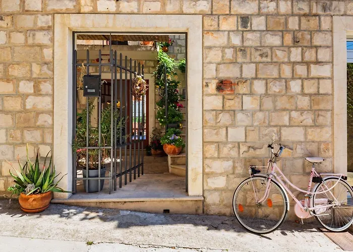 麦克公寓 马卡尔斯卡