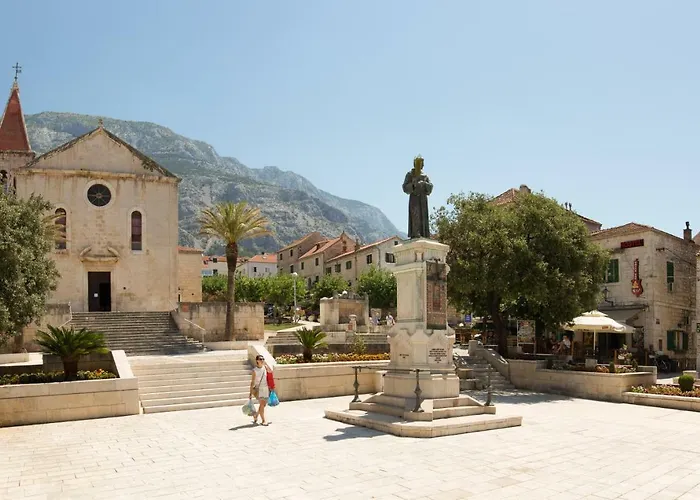 麦克公寓 * 马卡尔斯卡